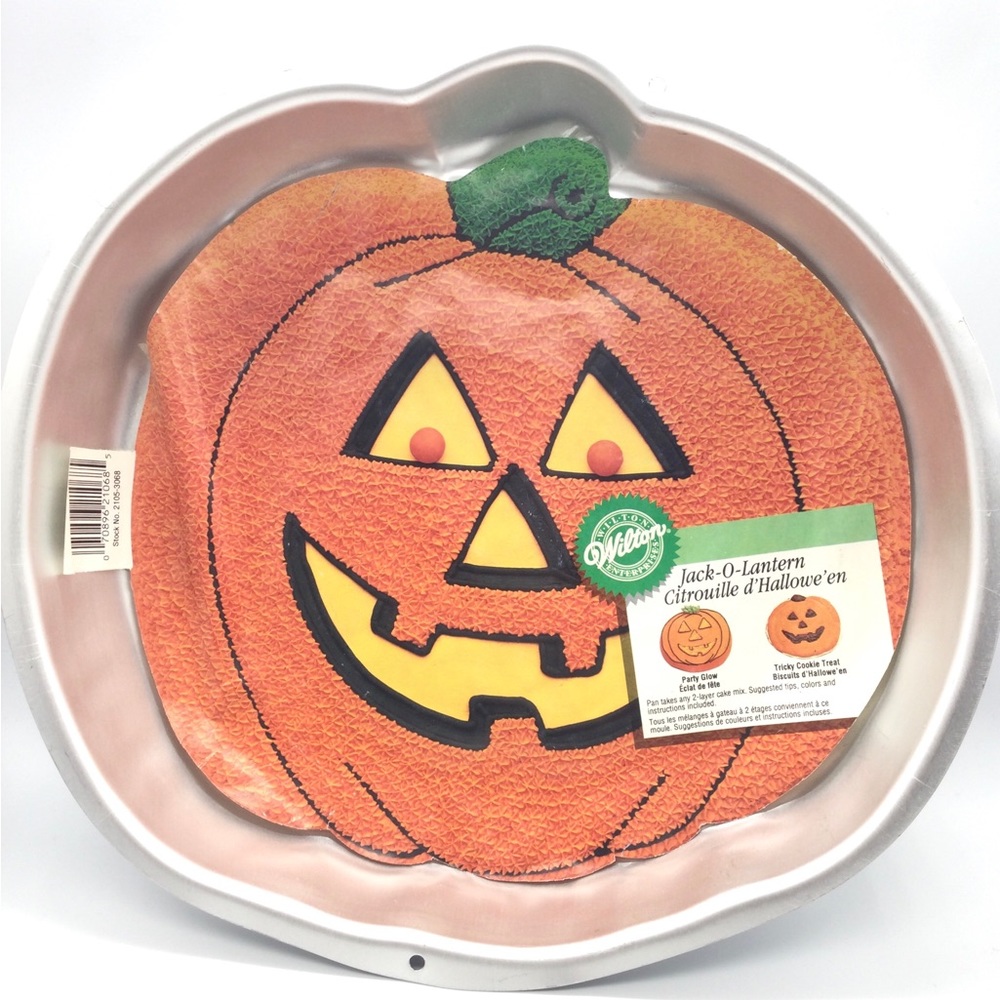 Vintage Wilton 1995 pumpkin cake pan .